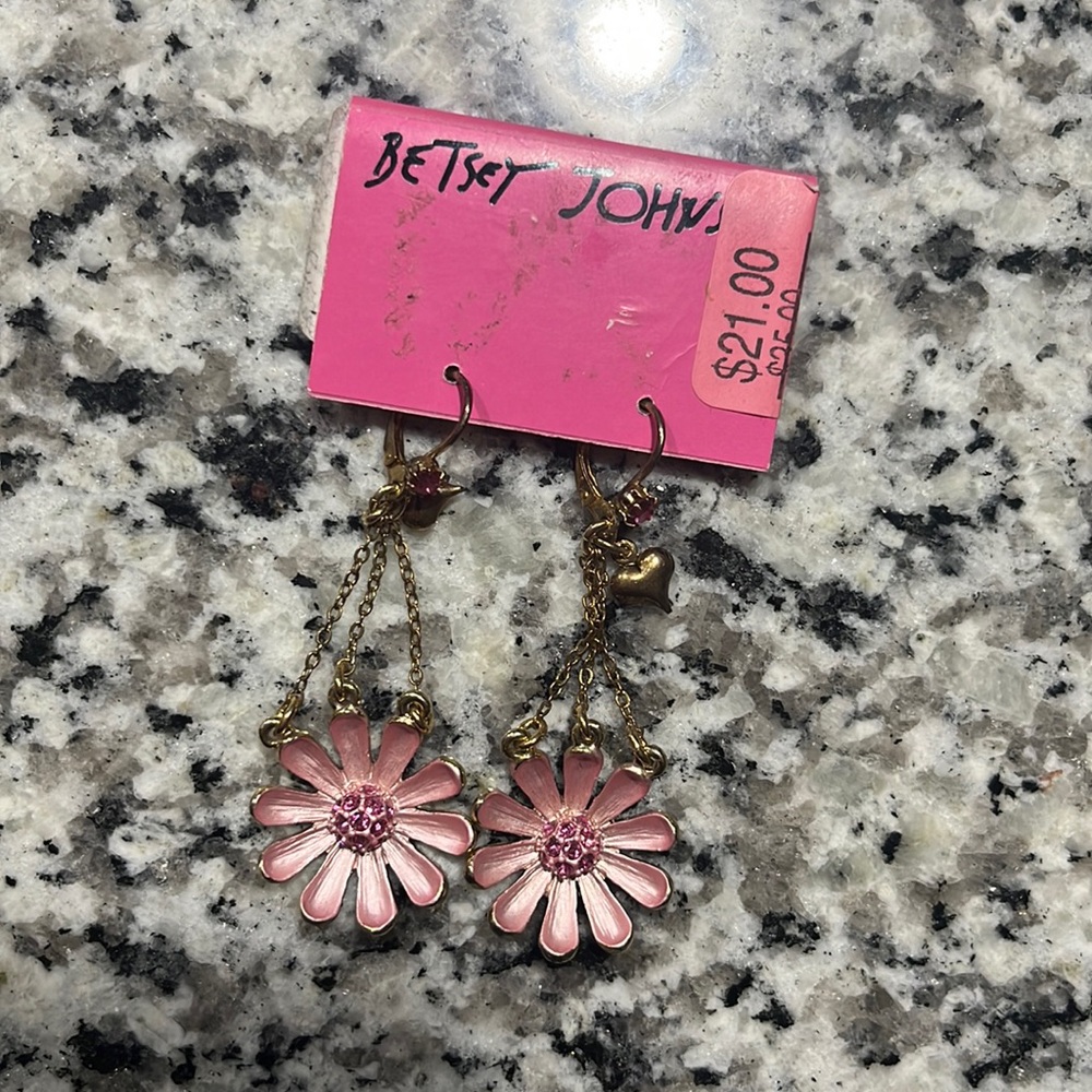 Betsey Johnson pink daisy dangle earrings circa 2008